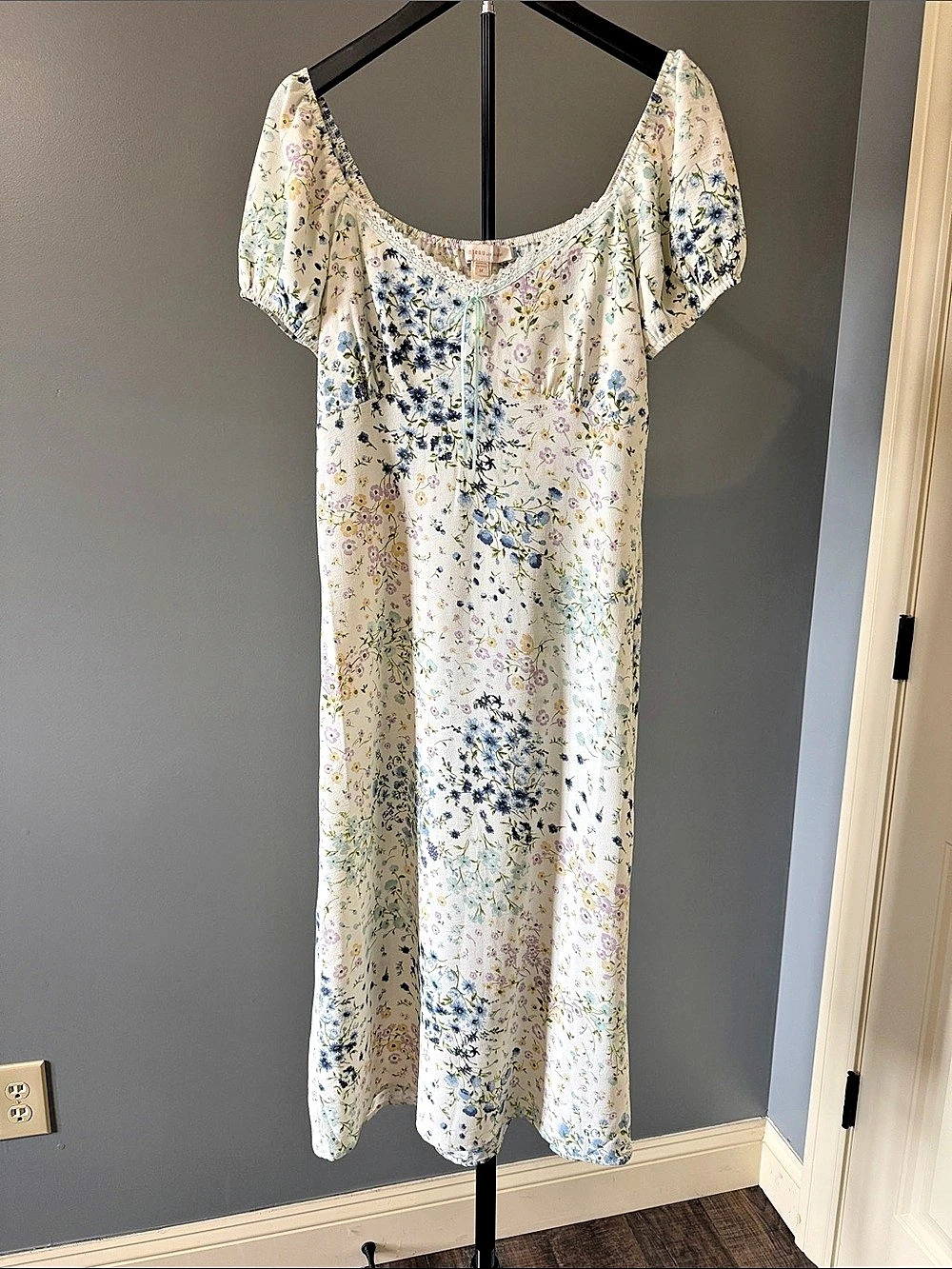 Monteau Los Angeles Floral Maxi Dress in White & Blue Size Medium